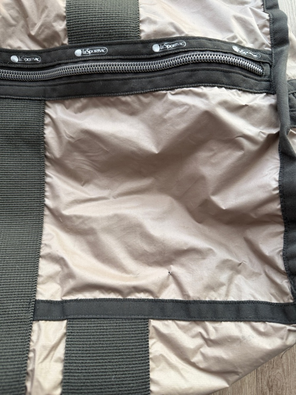 LeSportsac Duffel Bag - Picture 8 of 9